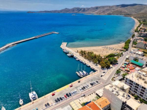 Zoe's Villa - Modern Karystos Apartments By The Port & Beach